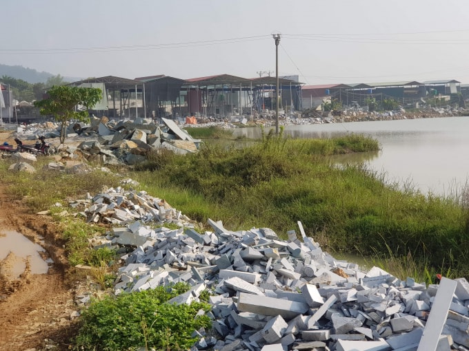 Nhiều nhà xưởng xây dựng trái phép trên đất mỏ của Cty Hà Thanh