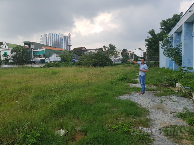 Quang cảnh lộn xộn, nhếch nhác ở các công trình, hạng mục bên trong Dự án Trung tâm hoạt động thanh thiếu niên tỉnh Quảng Ngãi.