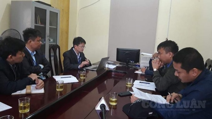 Phóng viên làm việc với Ban giám hiệu Trường THPT Trần Phú.
