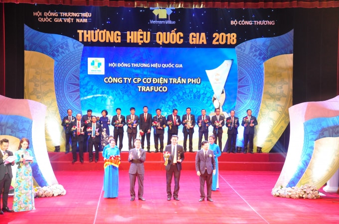 Cơ điện Trần Phú nhận cúp Thương hiệu quốc gia