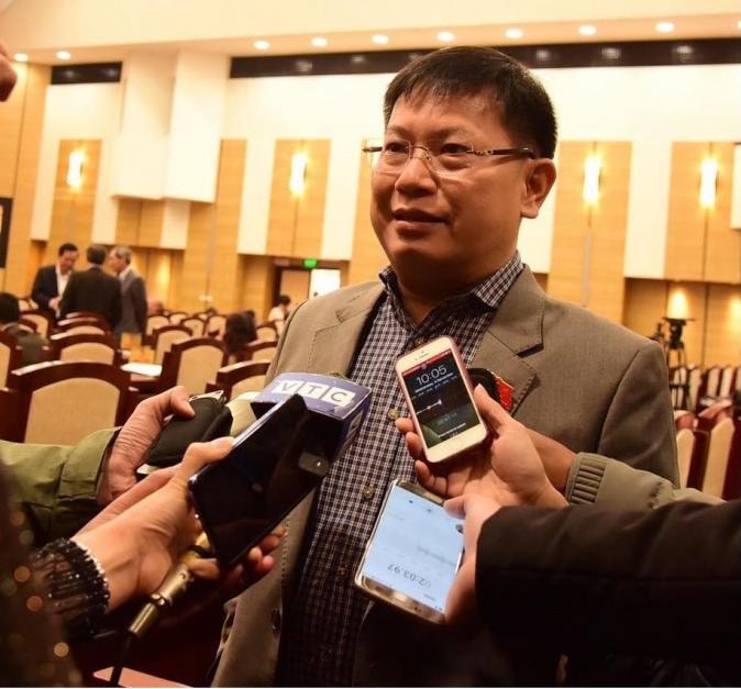 Bí thư Huyện ủy Sóc Sơn Phạm Xuân Phương trả lời báo chí. Ảnh: Hữu Tiệp