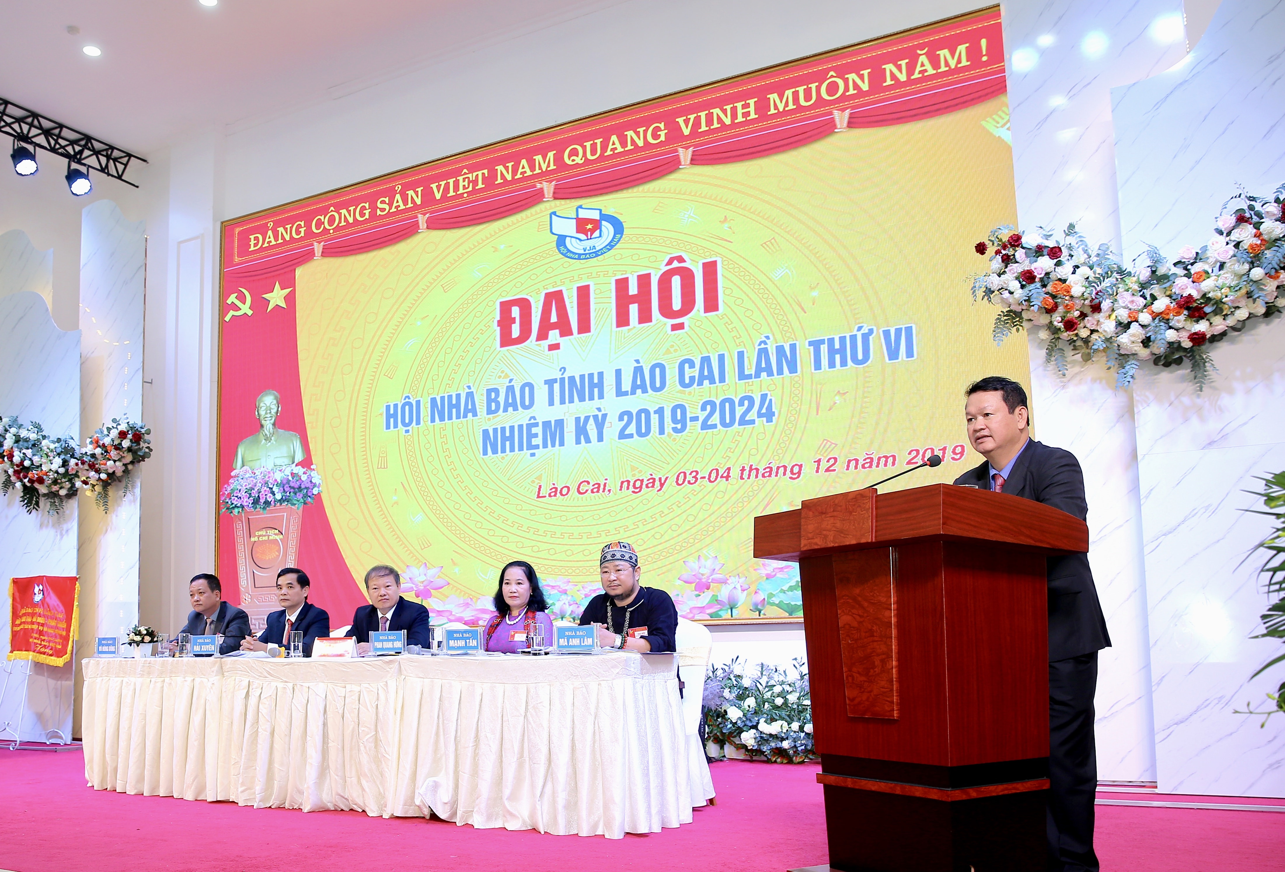 Đồng chí Nguyễn Văn Vịnh, Ủy viên Ban Chấp hành Trung ương Đảng, Bí thư Tỉnh ủy, Chủ tịch HĐND tỉnh Lào Cai phát biểu tại Đại hội. Ảnh: Sơn Hải