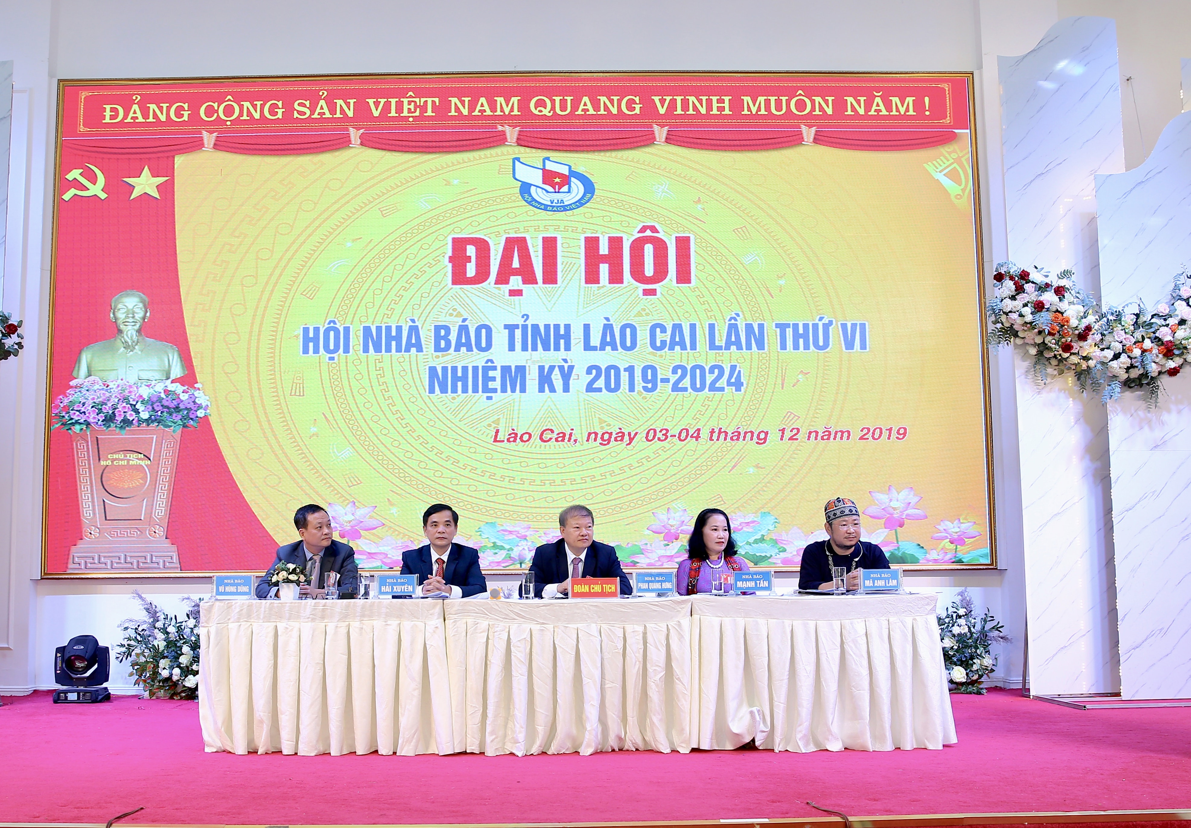 Đoàn Chủ tịch điều hành Đại hội. Ảnh: Sơn Hải