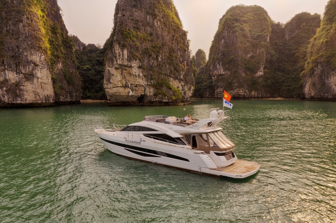 Du thuyền FLC Albatross ở Hạ Long.