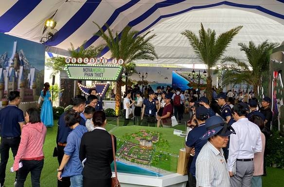 Đông đảo khách hàng quan tâm đến các dự án BĐS được giới thiệu tại Novaland Expo tháng 12/2019.