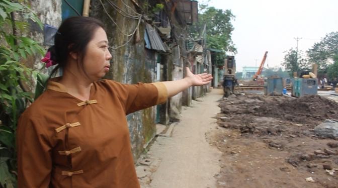 Theo bà Hường, nguyên nhân của hiện tượng lún, nứt nhà bắt đầu từ khi Dự án cống hóa mương Đồng Bông để làm đường giao thông được thi công.
