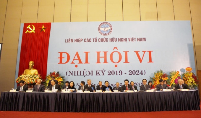 Đoàn Chủ tịch Đại hội Đại biểu toàn quốc Liên hiệp các tổ chức hữu nghị lần thứ VI. Ảnh: TĐ.