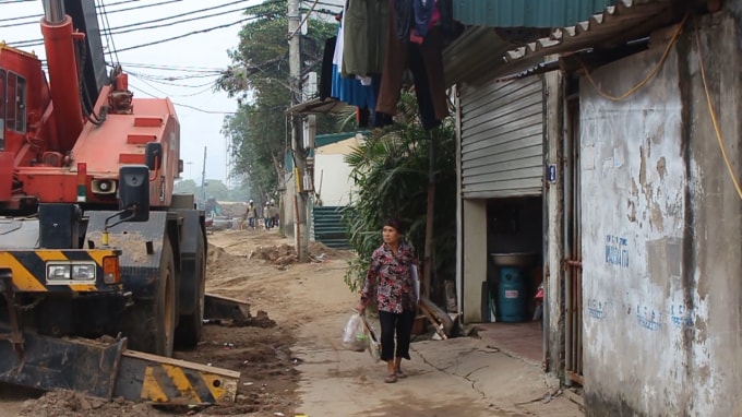 Những căn nhà bị sụt, nứt nằm cạnh vị trí thi công