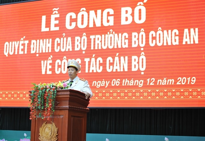 Đại tá Lê Văn Tuyến phát biểu nhận nhiệm vụ tại buổi lễ. Ảnh: BCA.