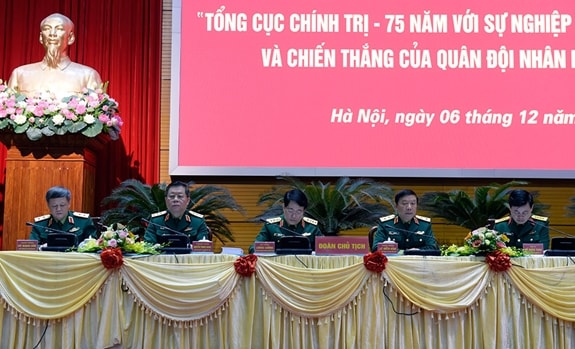Đoàn chủ tịch điều hành Hội thảo. Ảnh: BQP.
