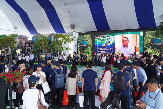 Khu đô thị sinh thái thông minh Aqua City thu hút nhiều khách hàng tham quan