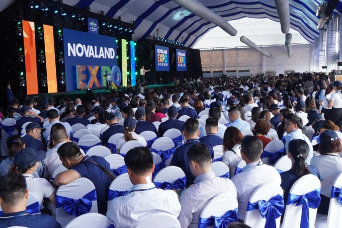 Ngay sáng khai mạc 4/12/2019, sự kiện đã thu hút đông đảo khách tham dự.