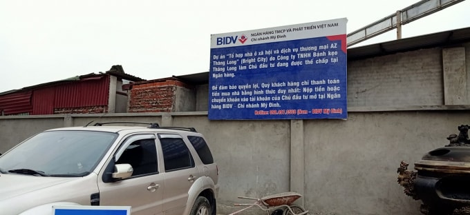 Một thông báo bên ngoài dự án cho biết, hiện dự án Bright City do Công ty TNHH Bánh kẹo Thăng Long làm chủ đầu đang được thế chấp tại ngân hàng