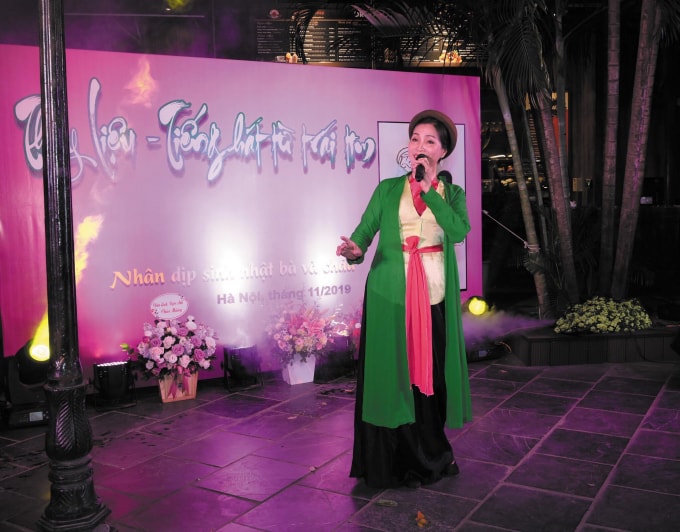 Những người yêu và say đắm với âm nhạc truyền thống như nữ họa sĩ Hoàng Thúy Liệu thật đáng quý chừng nào.