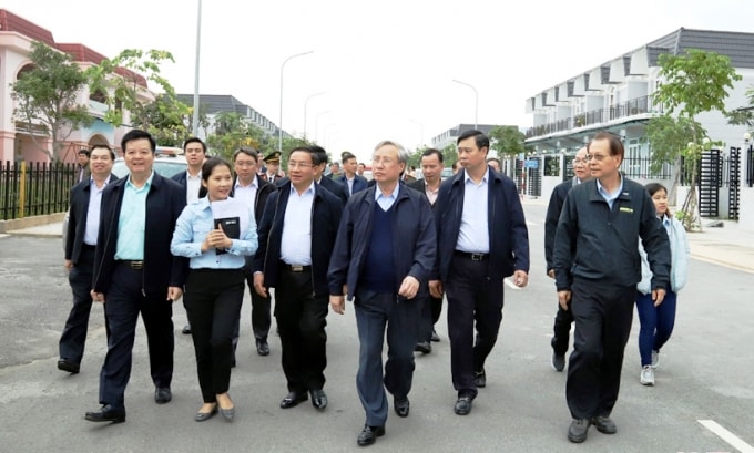 Thường trực Ban Bí thư Trần Quốc Vượng khảo sát tại Khu kinh tế Vũng Áng. Ảnh báo hà tĩnh