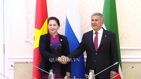 Chủ tịch Quốc hội Nguyễn Thị Kim Ngân hội kiến Tổng thống Tatarstan Rustam Minnikhanov. Ảnh: quochoi.vn
