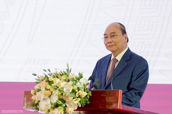 Thủ tướng Nguyễn Xuân Phúc phát biểu tại lễ khai trương Cổng Dịch vụ công Quốc gia. Ảnh: VGP