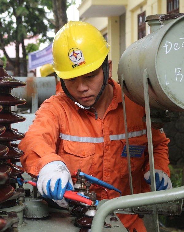 Tổng Công ty Điện lực miền Bắc đảm bảo cấp điện an toàn, ổn định, đáp ứng nhu cầu điện cho sản xuất kinh doanh và sinh hoạt của nhân dân.