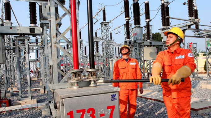 Phát triển điện lực là nhiệm vụ quan trọng.