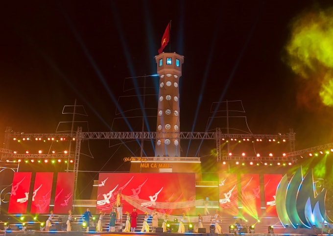 Cột cờ Hà Nội tại Mũi Cà Mau.