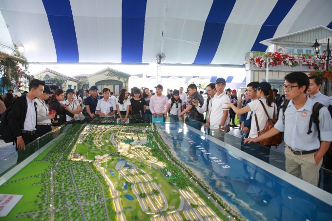 Khách hàng quan tâm tìm hiểu các Dự án BĐS nghỉ dưỡng gần TP.HCM (Ảnh: Triển lãm Novaland Expo 12/2019).