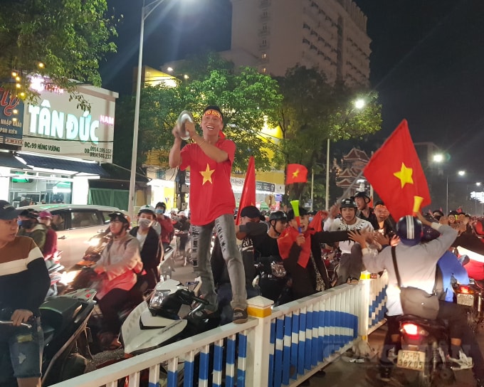Người hâm mộ Việt Nam đã mòn mỏi đợi chiếc huy chương vàng môn bóng nam SEA Games trong hàng chục năm.