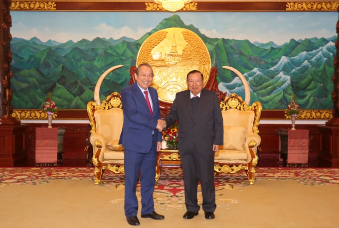 Phó Thủ tướng Trương Hòa Bình và Tổng Bí thư, Chủ tịch nước Lào Bounnhang Vorachith. Ảnh: VGP