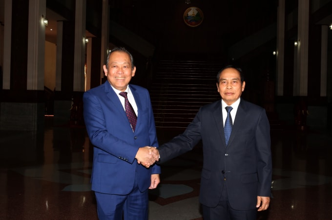 Phó Thủ tướng Thường trực Trương Hòa Bình hội đàm với Phó Thủ tướng Chính phủ Lào Bounthong Chitmany. Ảnh: VGP