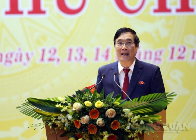 Bí thư Tỉnh ủy, Chủ tịch HĐND, trưởng Đoàn ĐBQH tỉnh Phú Thọ Bùi Minh Châu phát biểu tại hội nghị.