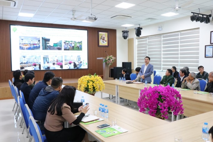 Quang cảnh buổi làm việc.