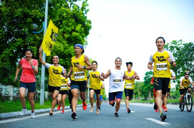 Giải Nhì (Phạm Đức Luân): Hình ảnh đặc trưng đầy sức sống và nhiều năng lượng của cộng đồng những người yêu thích chạy bộ tại Việt Nam.