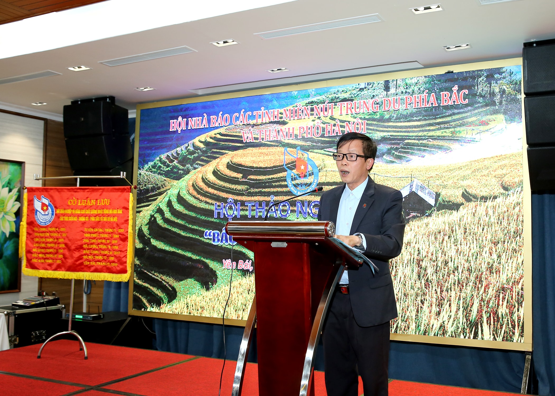 Nguyễn Bình Dương, Phó Chủ tịch Hội Nhà báo tỉnh Bắc Giang phát biểu tại Hội thảo. Ảnh: Sơn Hải