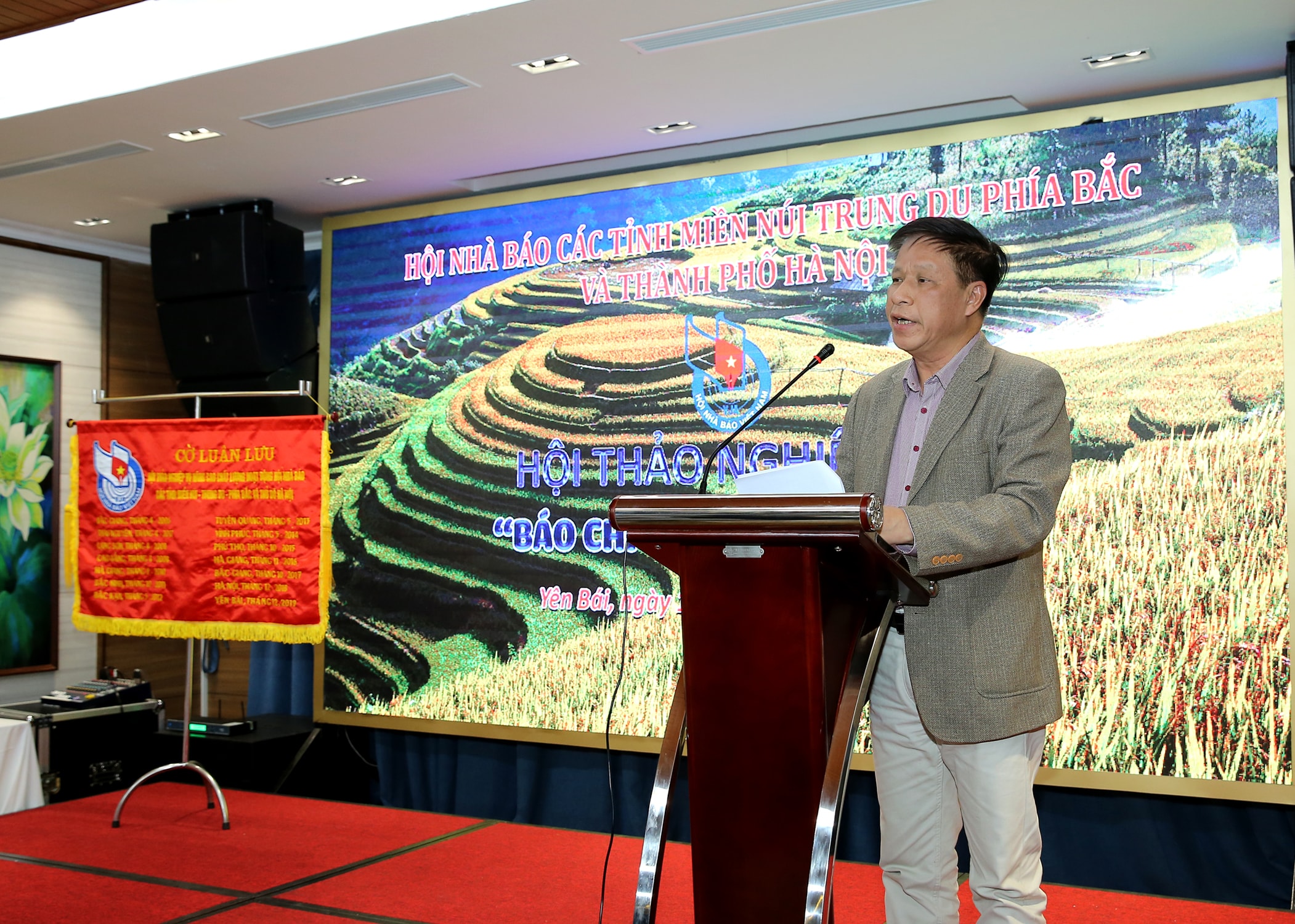 Đồng chí Lê Trọng Lập- Chủ tịch Hội Nhà báo tỉnh Hà Giang phát biểu tại Hội thảo. Ảnh: Sơn Hải