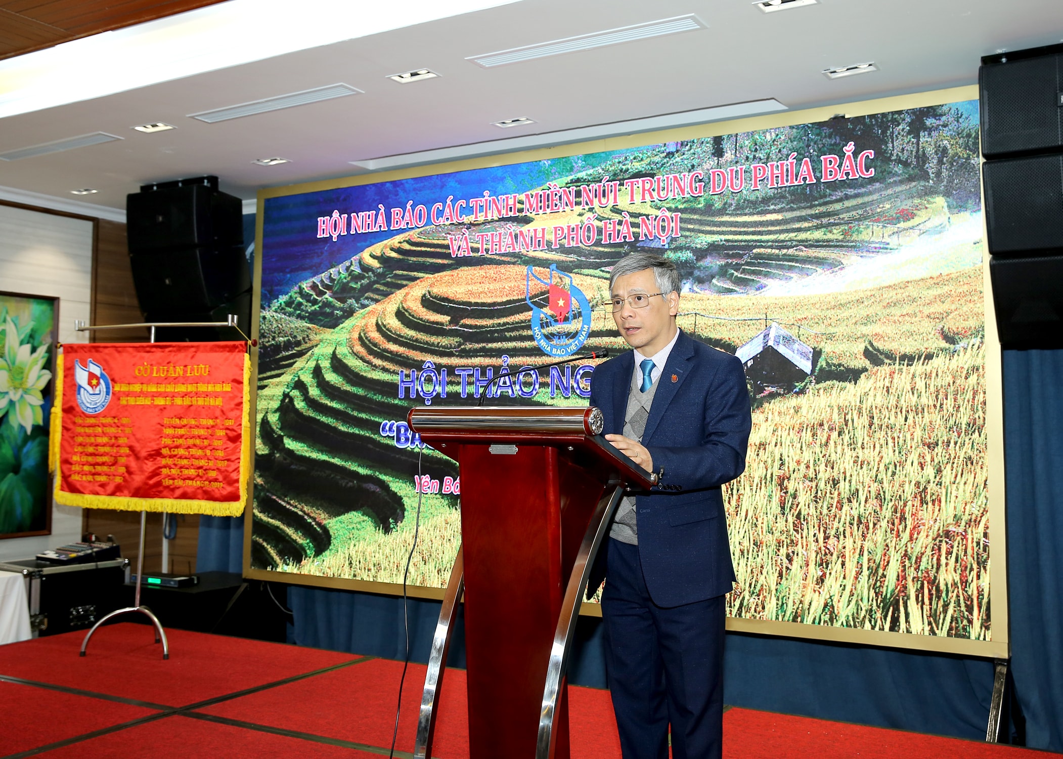 Đồng chí Nguyễn Bảo Lâm, Chủ tịch Hội Nhà báo tỉnh Thái Nguyên phát biểu tại Hội thảo. Ảnh: Sơn Hải