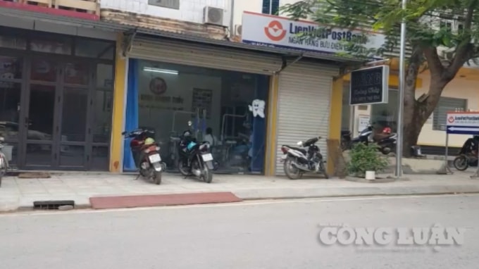 Phòng khám nha khoa Hoàng Thủy vẫn hoạt động rầm rộ ngay trước phòng Y tế huyện Yên Lập khi không có giấy phép hoạt động.