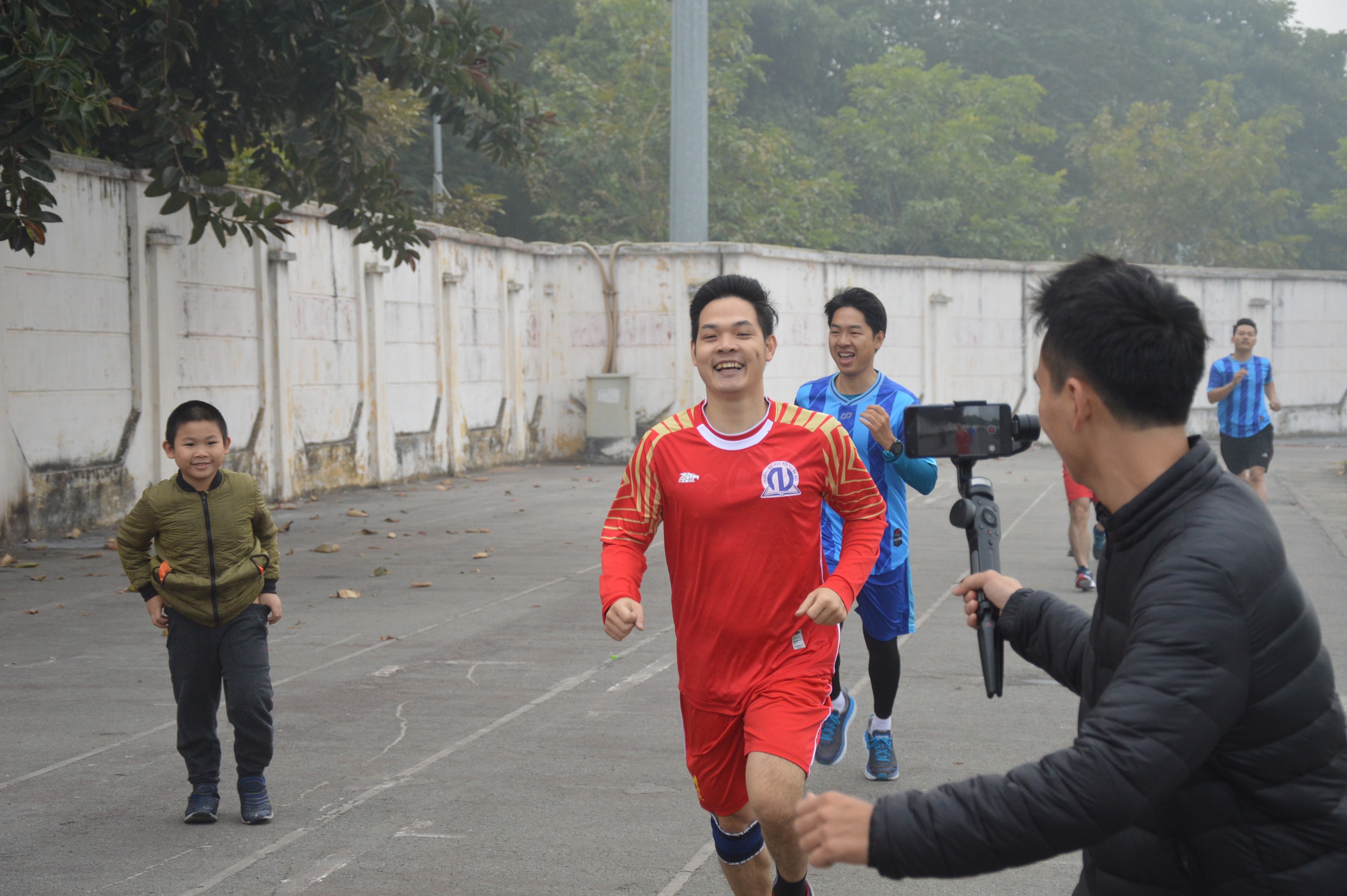 Vđv Lê Quang Huy(Đại học Nội vụ Hà Nội) đã đoạt giải Nhất nội dung chạy việt dã nam.