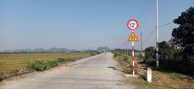 Biển tải trọng giới hạn xe dưới 12 tấn...