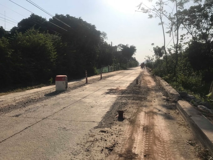Các cột hạn chế tải trọng bị đập phá