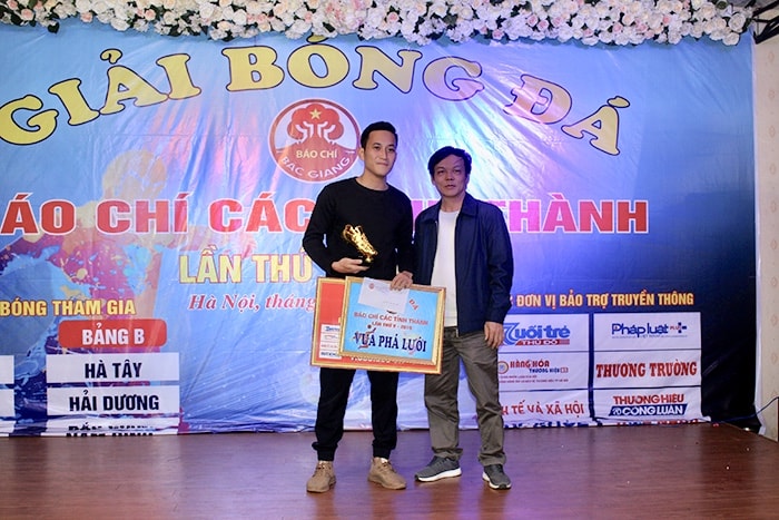 Cầu thủ Bùi Thanh Xuân của FC Báo chí Thanh Hóa với danh hiệu vua phá lưới với 8 bàn thắng đã được ghi trong mùa giải năm nay.
