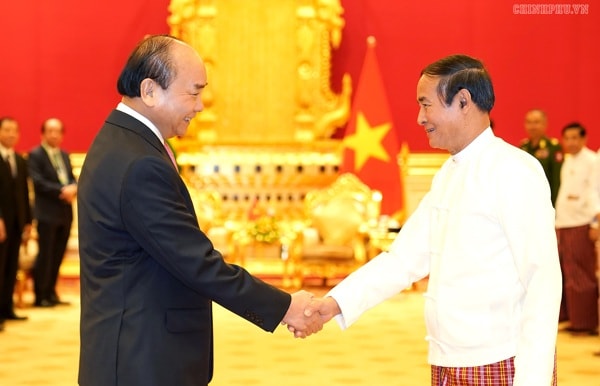 Thủ tướng Nguyễn Xuân Phúc hội kiến Tổng thống U Win Myint. Ảnh: VGP