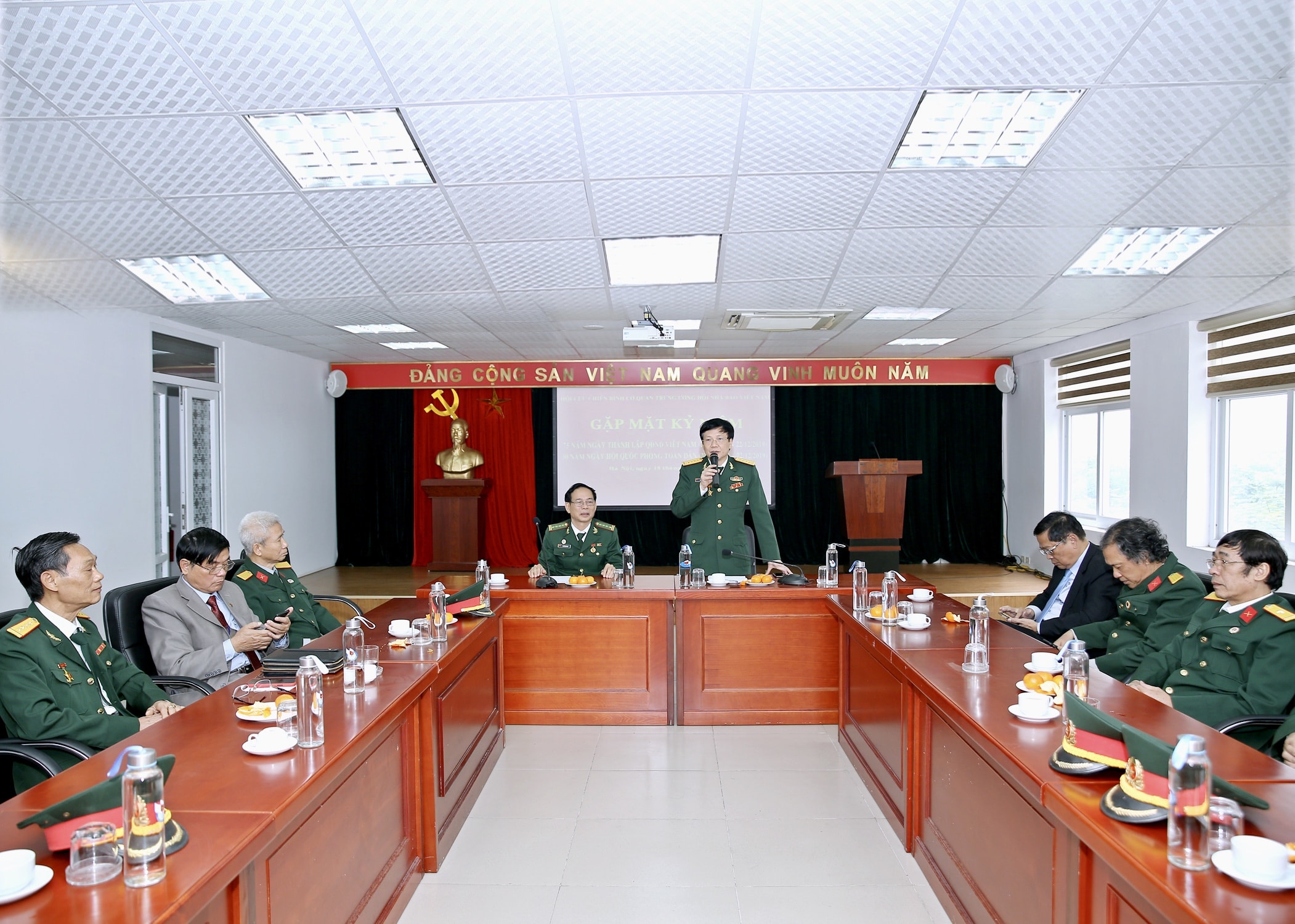 Đồng chí Hồ Quang Lợi, Phó Bí thư Đảng Đoàn, Bí Thư Đảng ủy, Phó Chủ tịch Thường trực Hội Nhà báo Việt Nam phát biểu tại buổi lễ. Ảnh: Sơn Hải