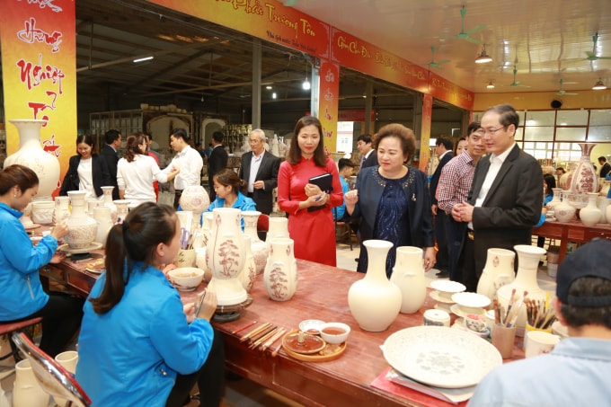 Với tâm huyết của mình, bà Nguyễn Thị Nga - Chủ tịch Tập đoàn BRG kiêm Chủ tịch Hapro định hướng phát triển Gốm Chu Đậu trở thành một trong những biểu tượng Quốc gia.