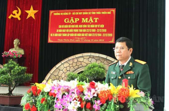 Đại tá Hoàng Văn Nhân, Phó Chính ủy Bộ CHQS tỉnh báo cáo một số kết quả thực hiện nhiệm vụ Quân sự - Quốc phòng.