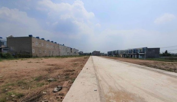 Một khu dân cư tự phát tại huyện Củ Chi với hàng chục căn nhà được xây dựng sẵn. Ảnh: CT