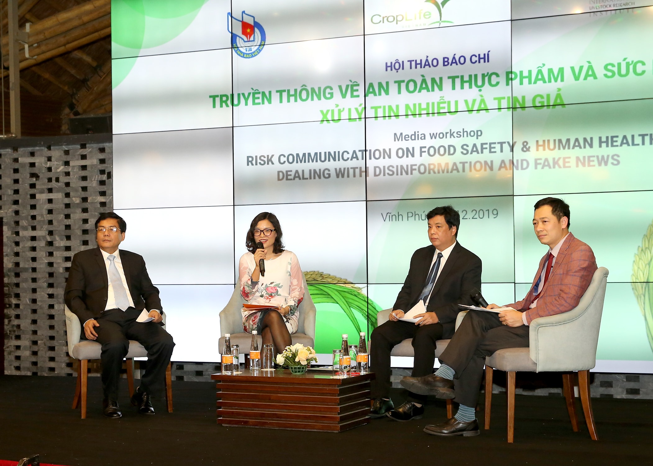 Các diễn giả tại Hội thảo. Ảnh: Sơn Hải