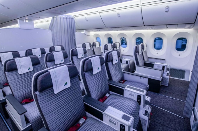 Cabin của máy bay Boeing 787-9 Dreamliner được thiết kế tạo sự tiện nghi tối đa cho hành khách.