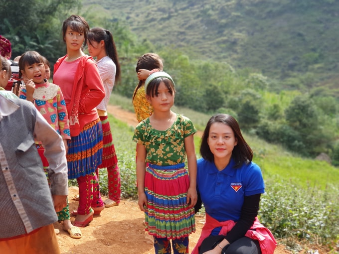 Phóng viên Phương Thảo trong một lần tác nghiệp.