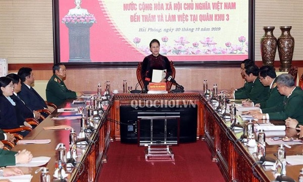 Chủ tịch Quốc hội Nguyễn Thị Kim Ngân phát biểu tại buổi làm việc với cán bộ, chiến sỹ tại Bộ Tư lệnh Quân khu 3. Ảnh: quochoi.vn