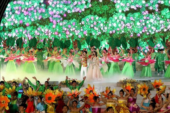 Chương trình nghệ thuật đặc sắc, được dàn dựng công phu, hoành tráng và lãng mạn. Ảnh: TTXVN