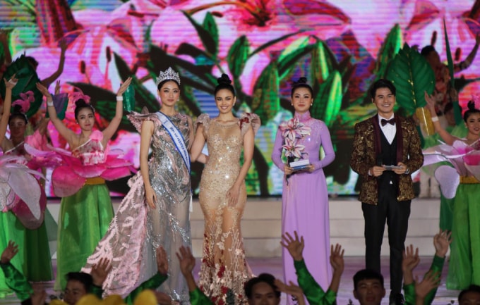 Đại sứ hình ảnh- Hoa hậu Việt Nam Lương Thùy Linh và Hoa hậu thế giới 2013 Megan Young tham dự chương trình. Ảnh: baolamdong.vn